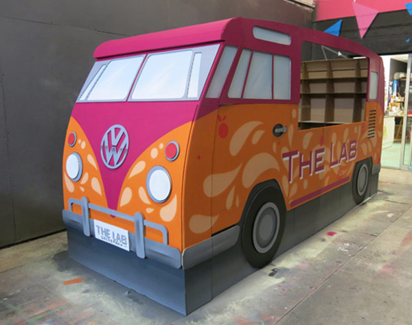 Combi van VW en carton, taille réelle, décoration de Décospray