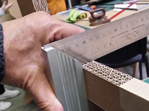 Atelier loisirs fabrication de mobilier en carton, mesure