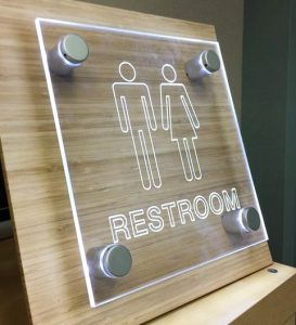 plaque Restroom, gravure plexiglas